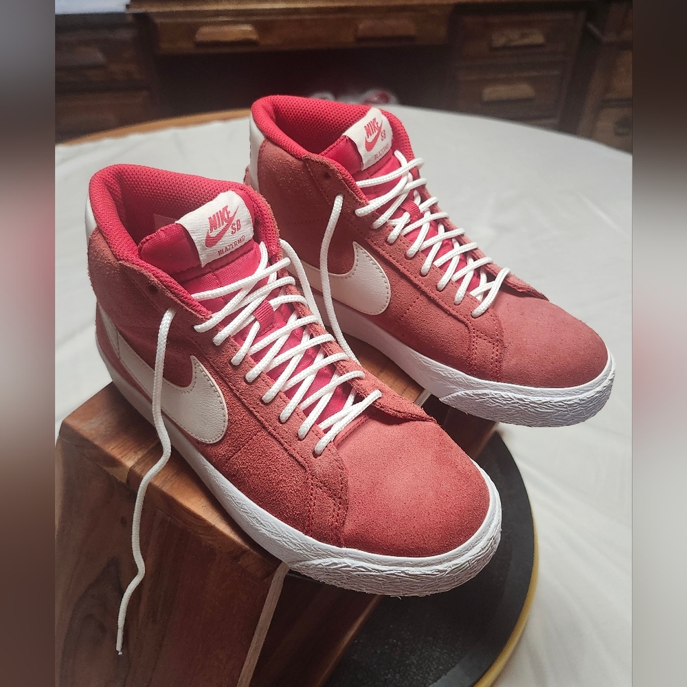 Nike SB Zoom Blazer Suede Mid-Top Shoes In University Red Colorway Size 5